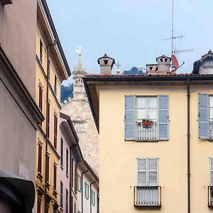 https://in-town-como.it-lombardy.com